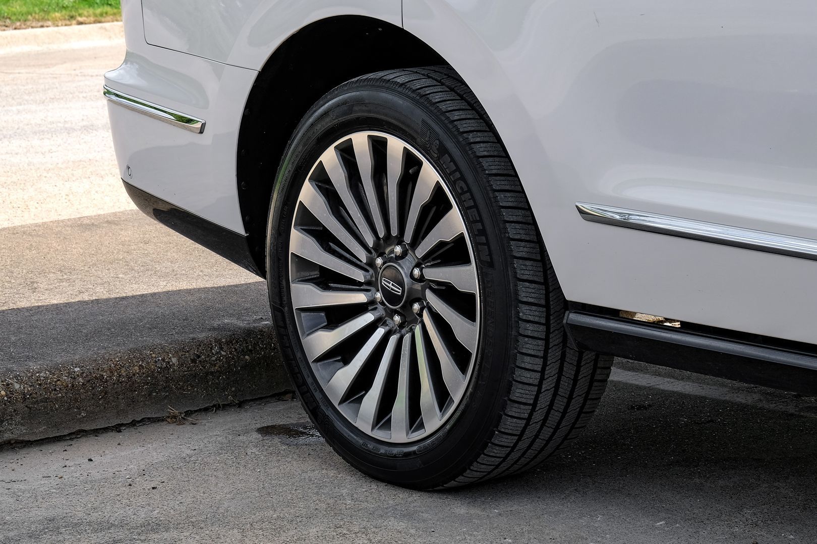 Photo 78 of this Lincoln Navigator