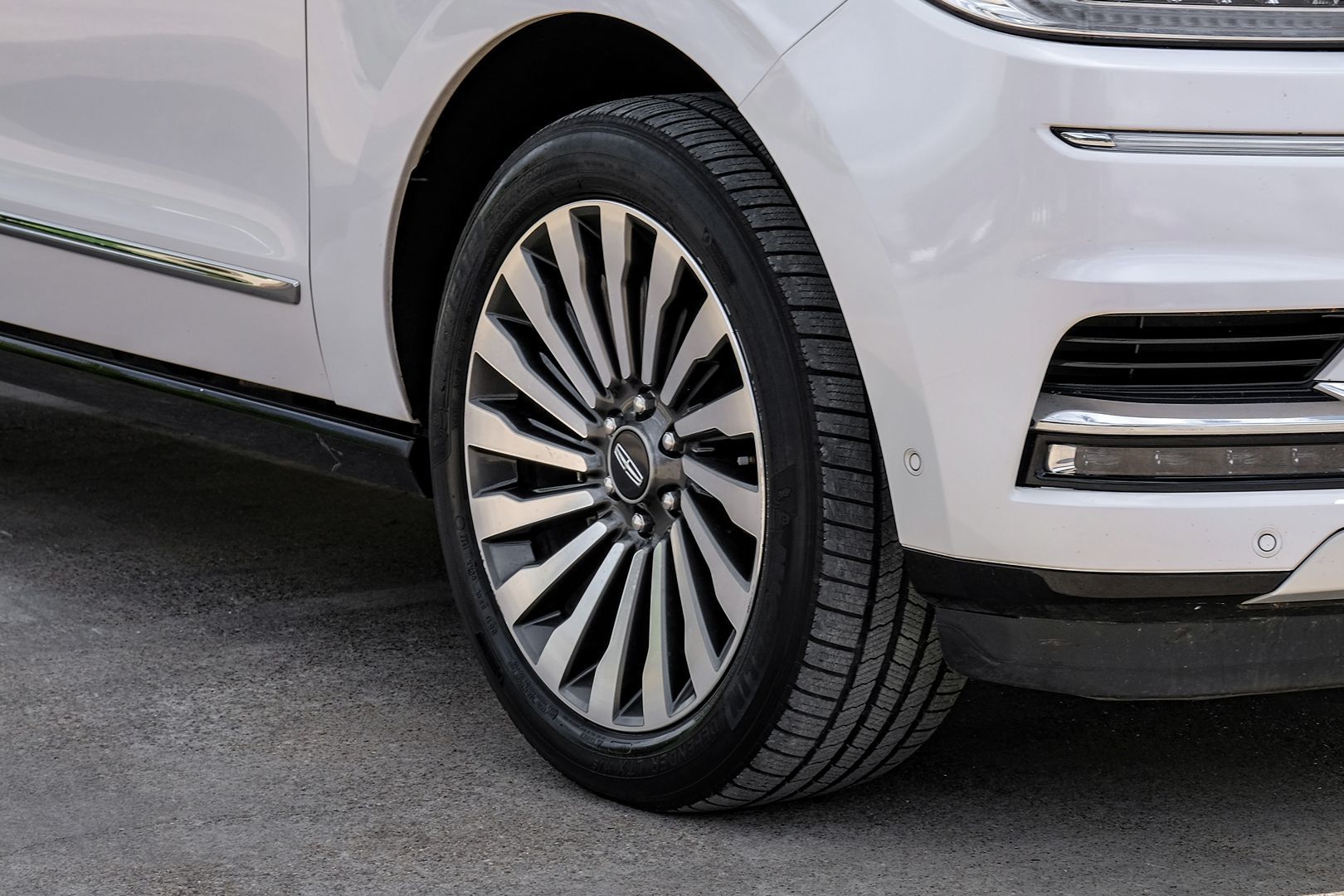 Photo 79 of this Lincoln Navigator