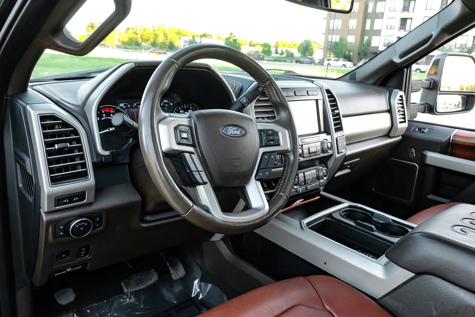 Photo 4 of this Ford Super Duty F-250 SRW