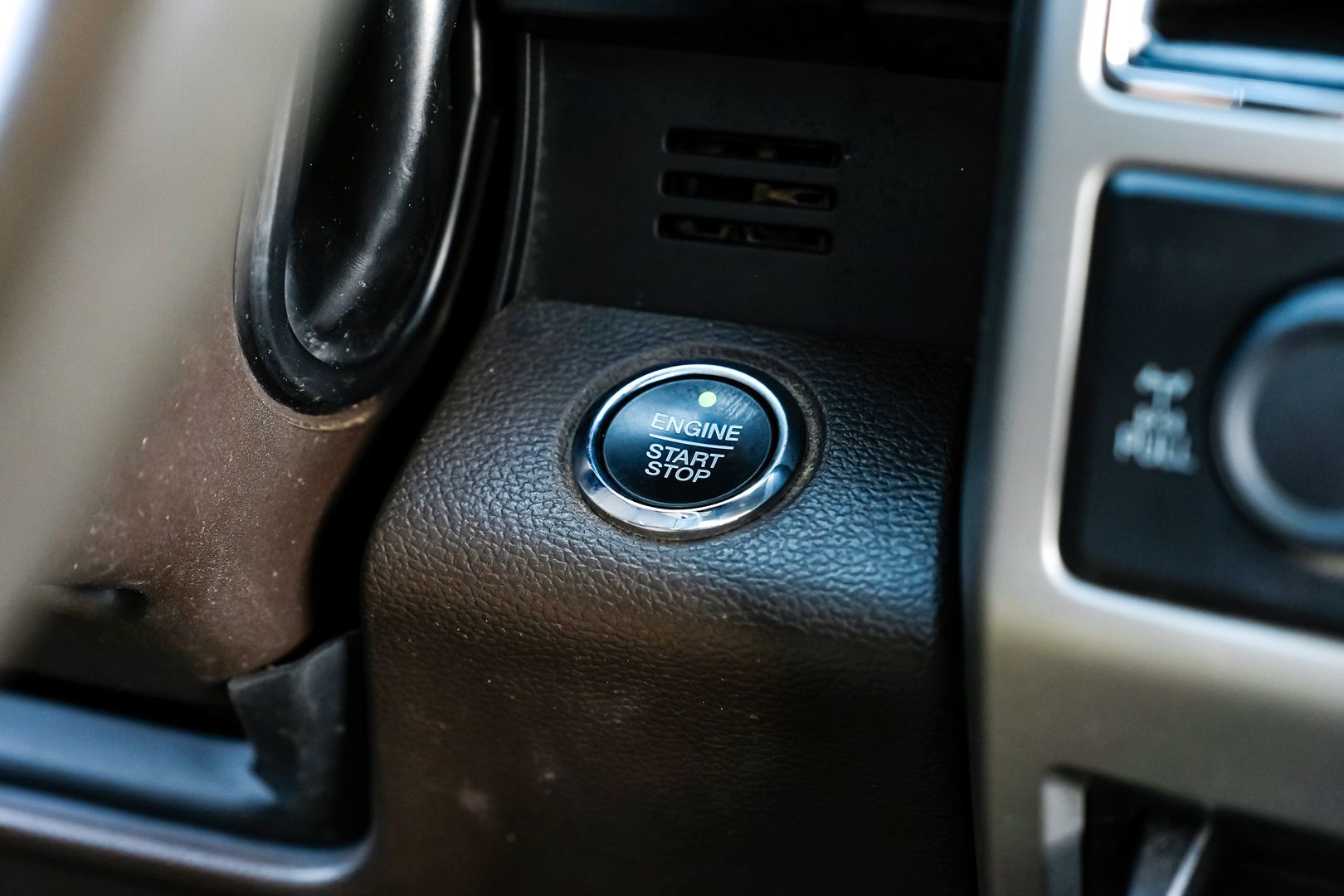 Photo 20 of this Ford Super Duty F-250 SRW