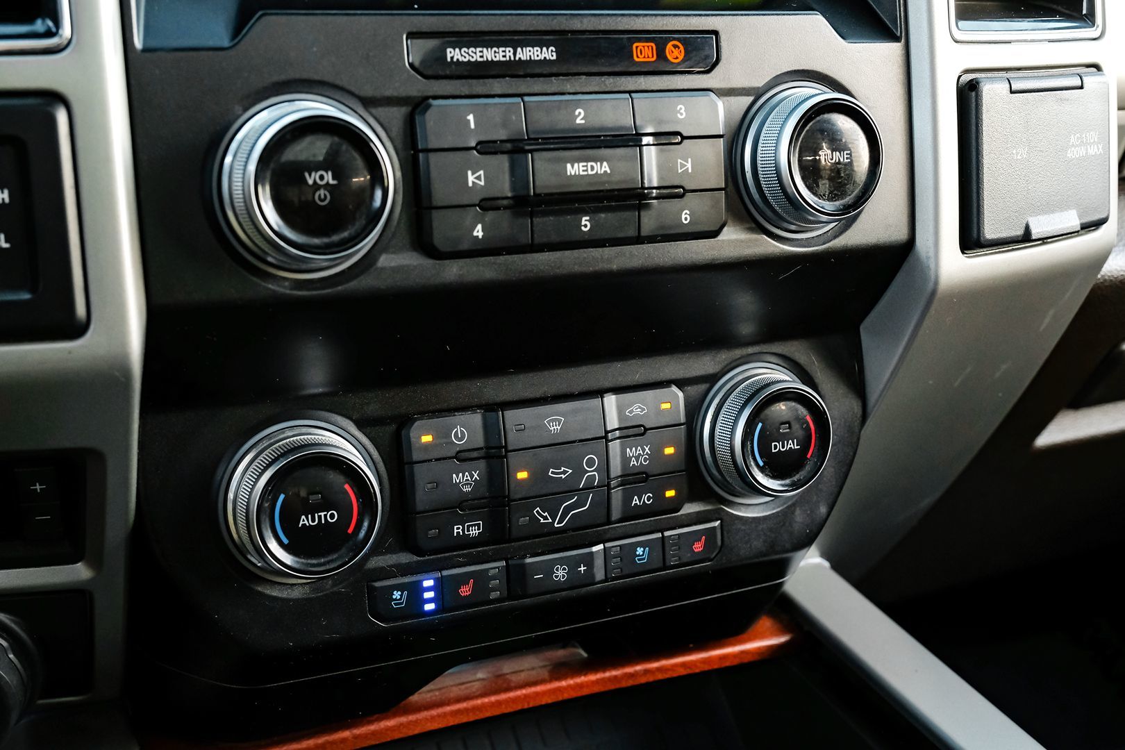 Photo 25 of this Ford Super Duty F-250 SRW