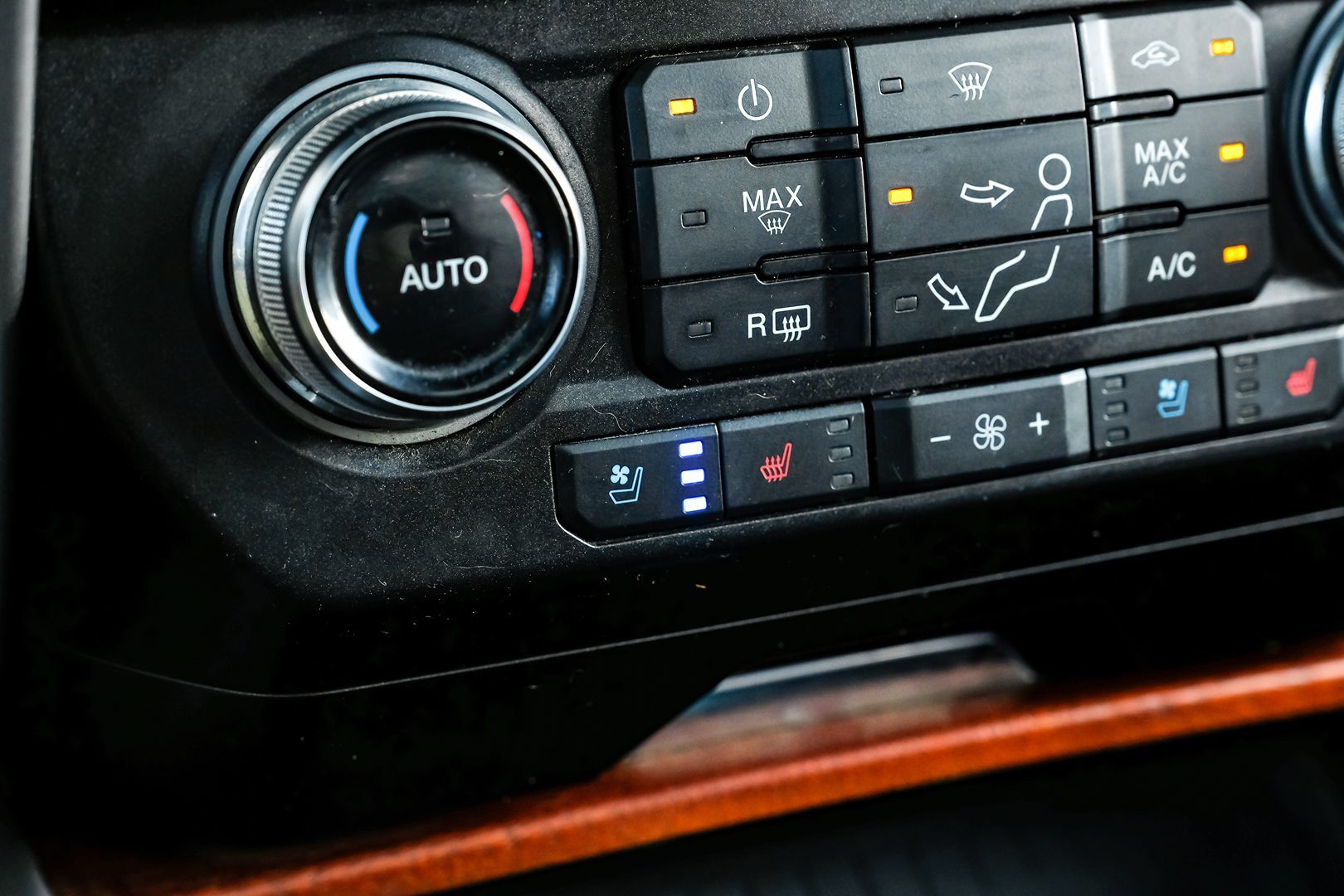Photo 26 of this Ford Super Duty F-250 SRW