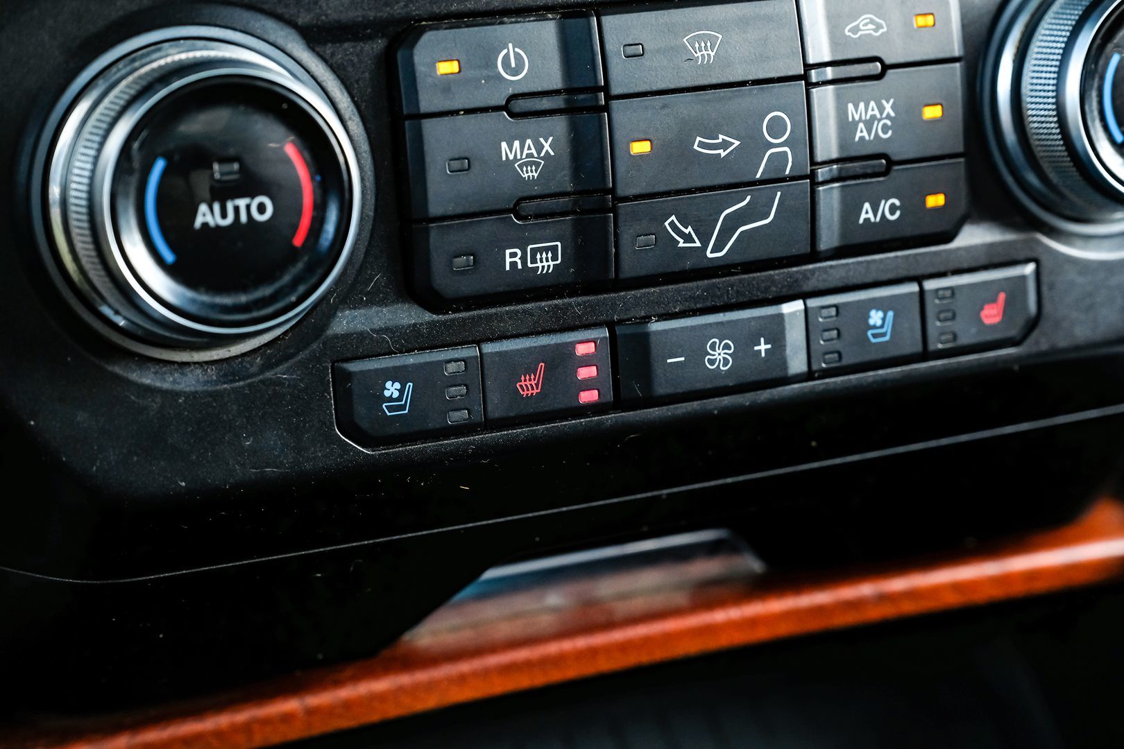 Photo 27 of this Ford Super Duty F-250 SRW