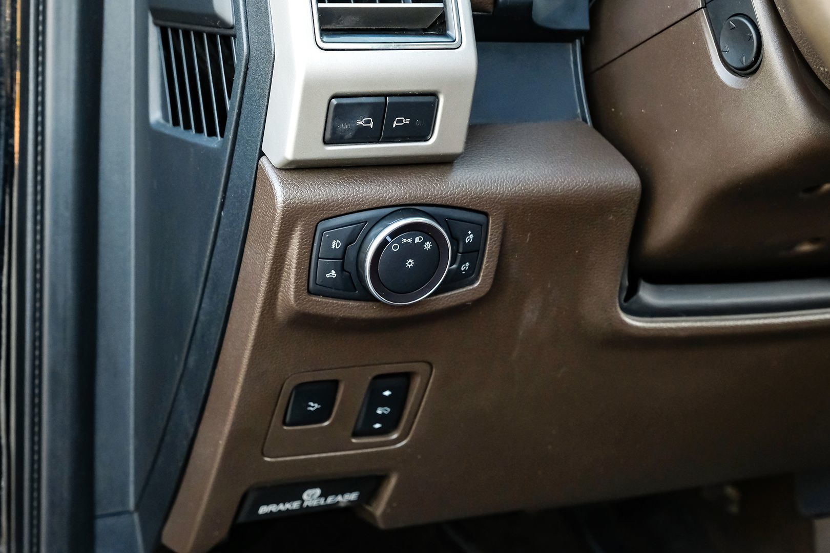 Photo 33 of this Ford Super Duty F-250 SRW