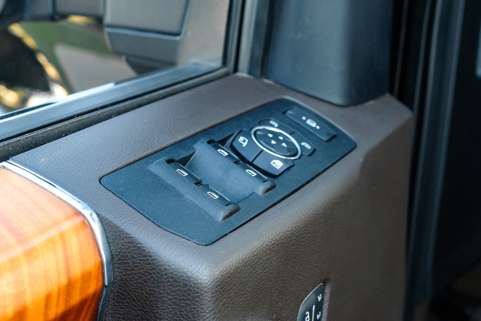 Photo 49 of this Ford Super Duty F-250 SRW