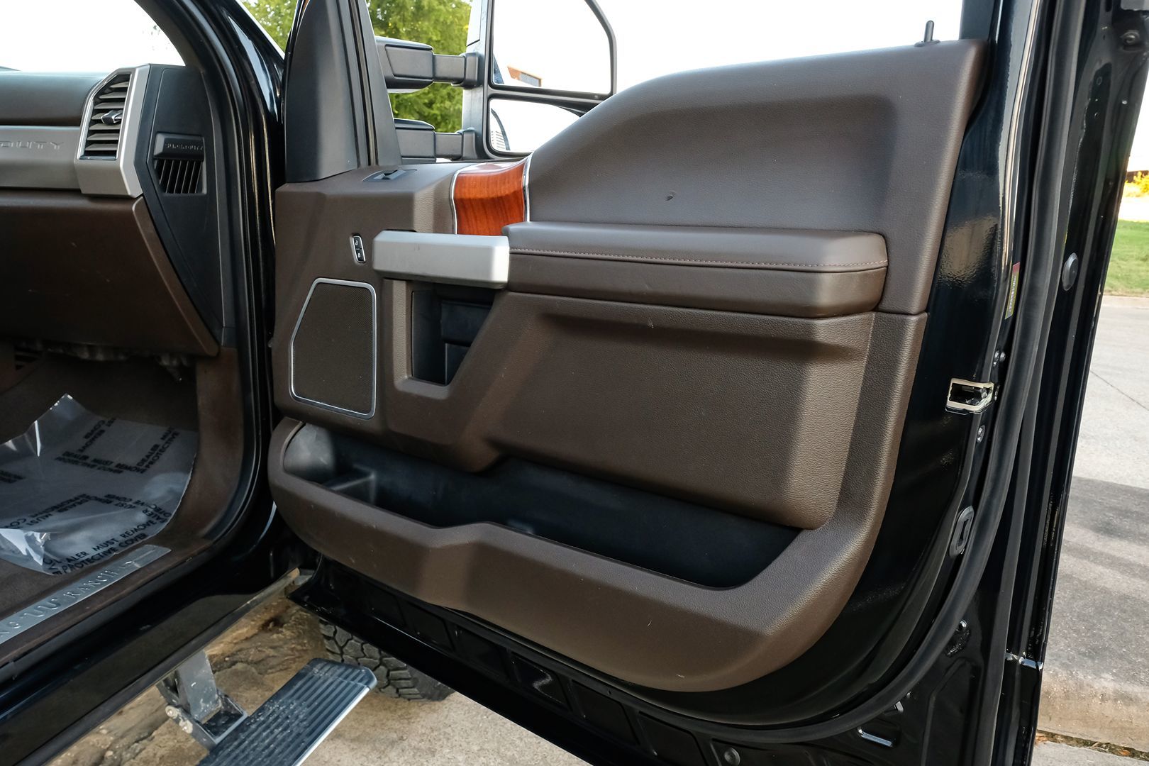 Photo 50 of this Ford Super Duty F-250 SRW