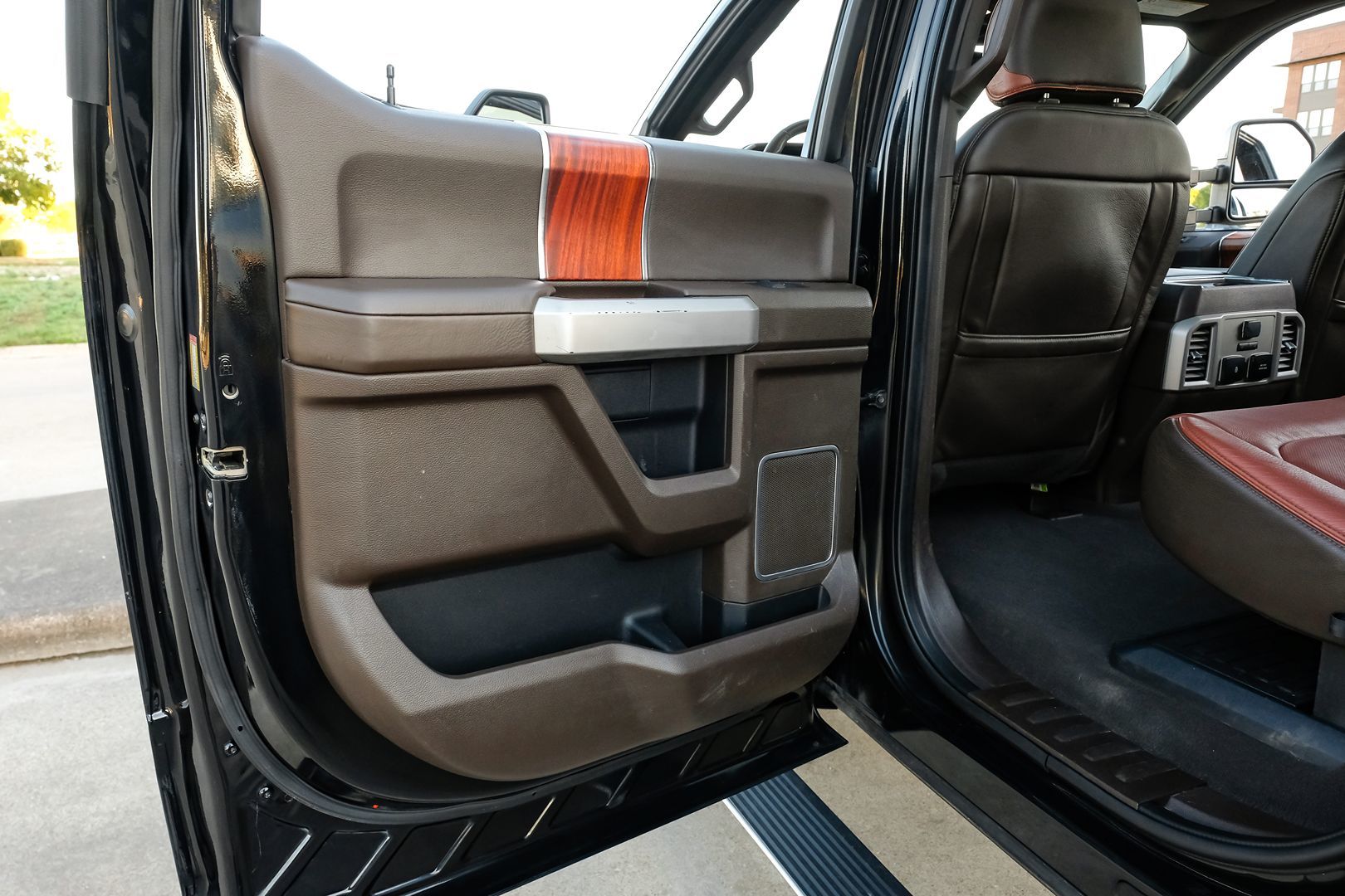 Photo 51 of this Ford Super Duty F-250 SRW