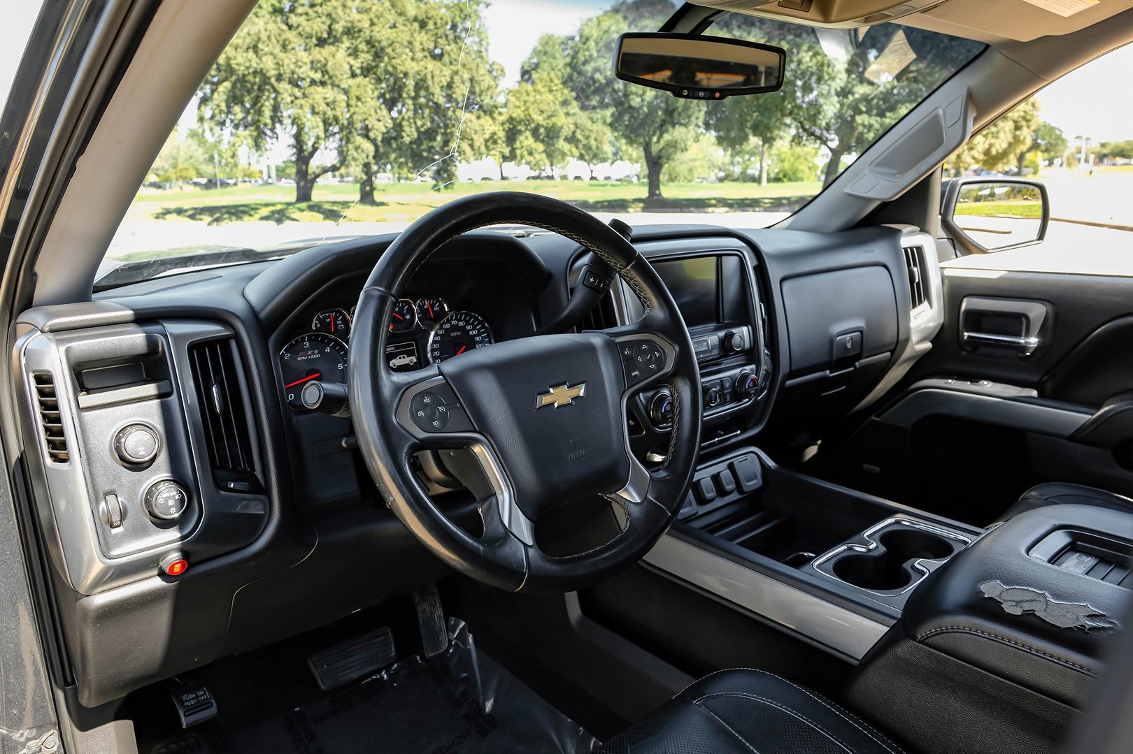 Photo 5 of this Chevrolet Silverado 1500