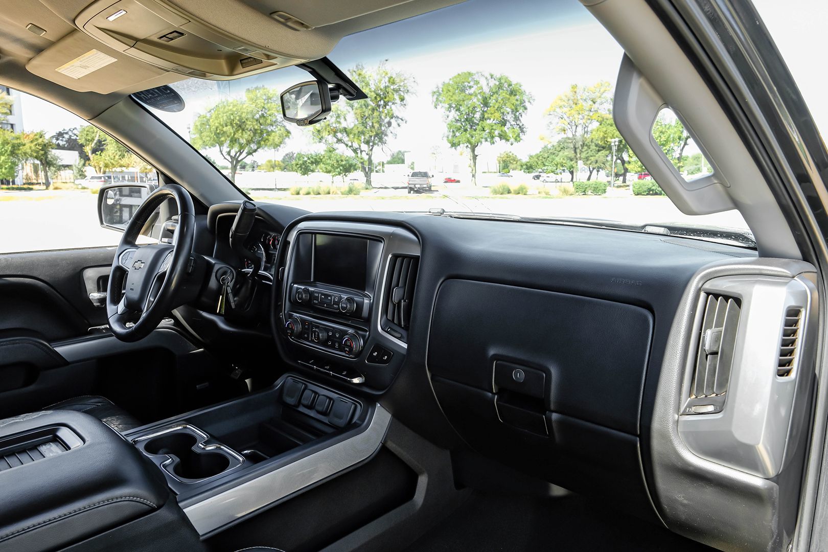 Photo 12 of this Chevrolet Silverado 1500