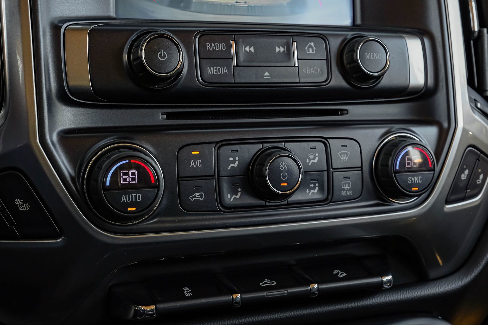 Photo 26 of this Chevrolet Silverado 1500
