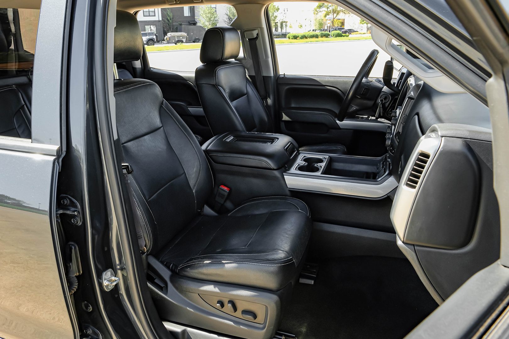 Photo 35 of this Chevrolet Silverado 1500