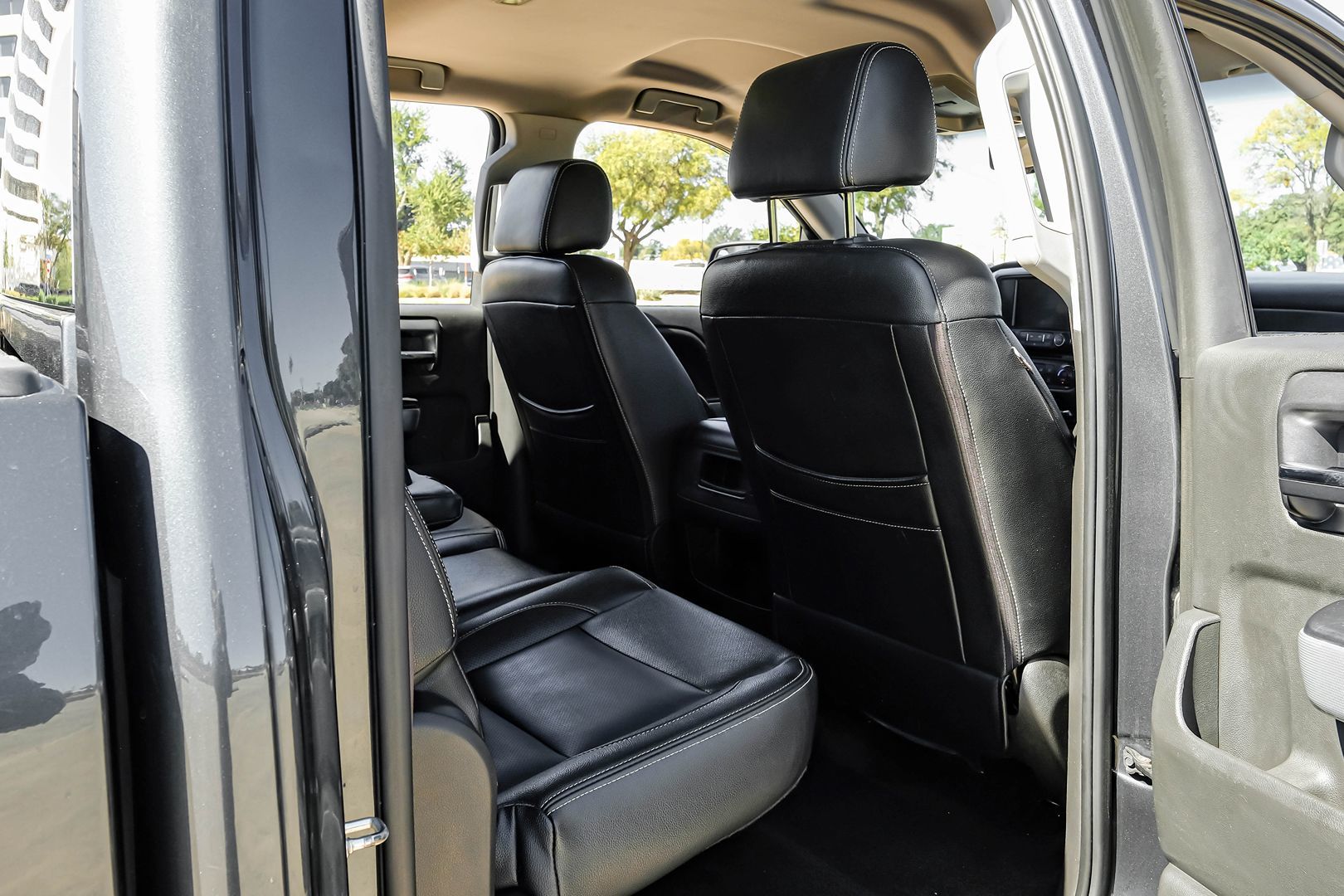 Photo 37 of this Chevrolet Silverado 1500
