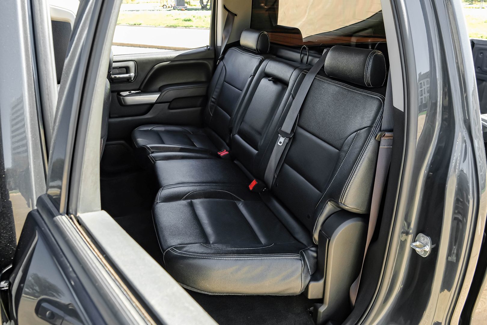 Photo 39 of this Chevrolet Silverado 1500