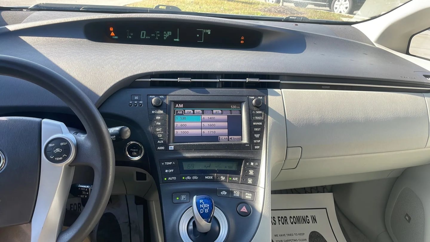 2011 Toyota Prius III - Photo 15
