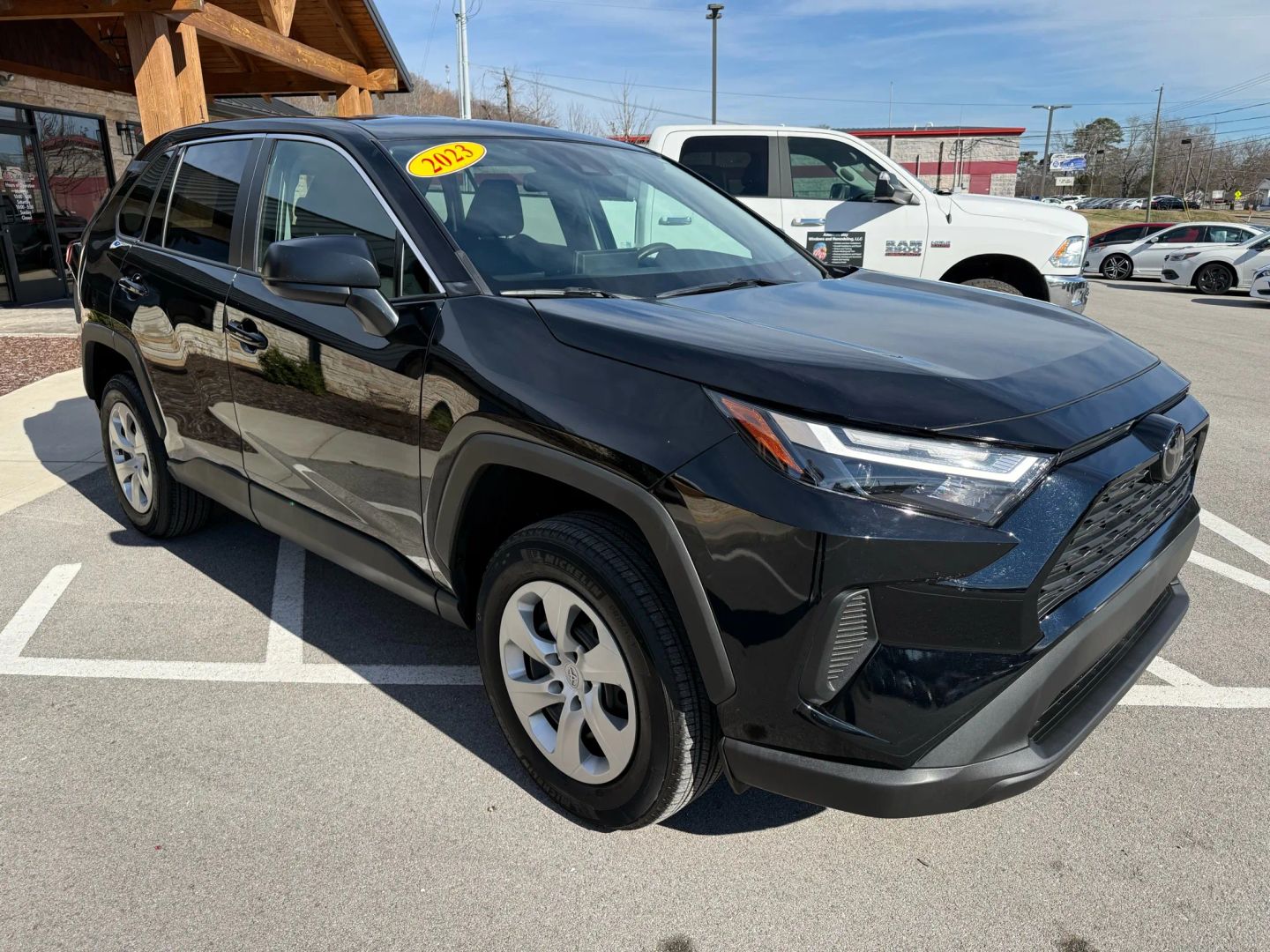 2023 Toyota RAV4 LE - Photo 7