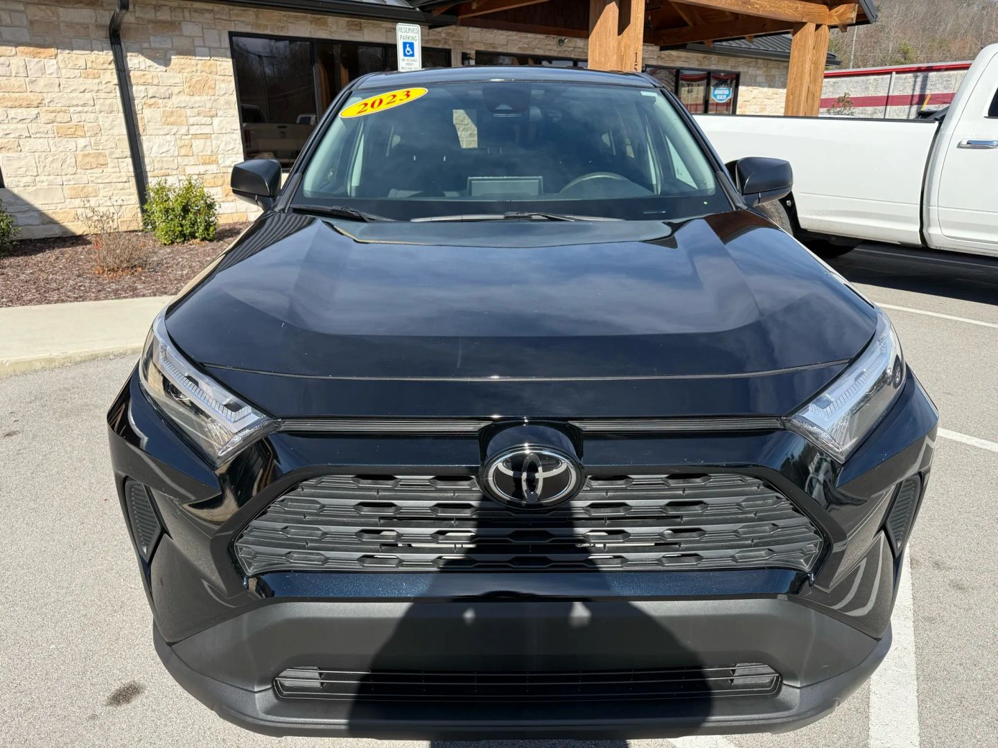 2023 Toyota RAV4 LE - Photo 8