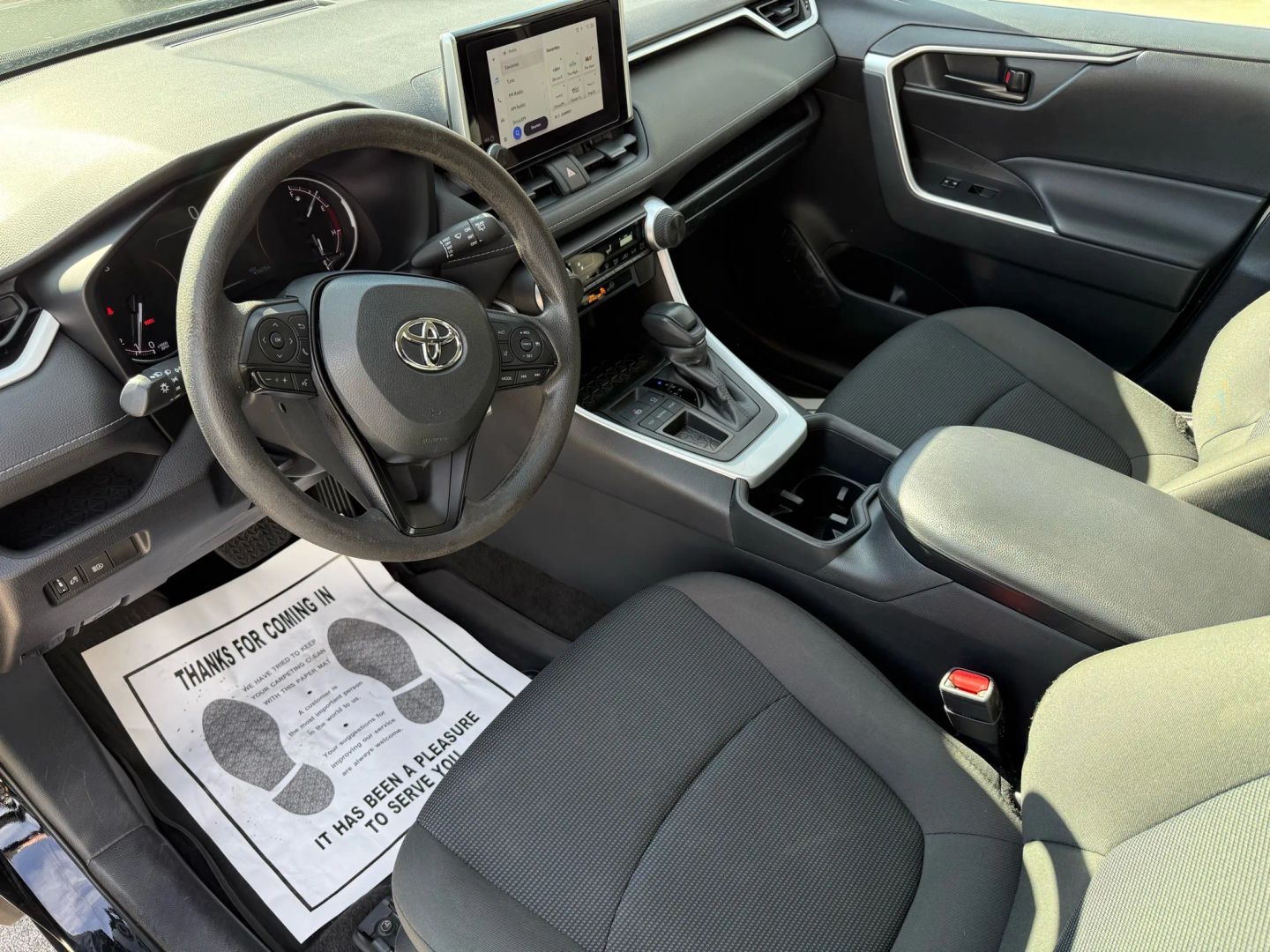 2023 Toyota RAV4 LE - Photo 9
