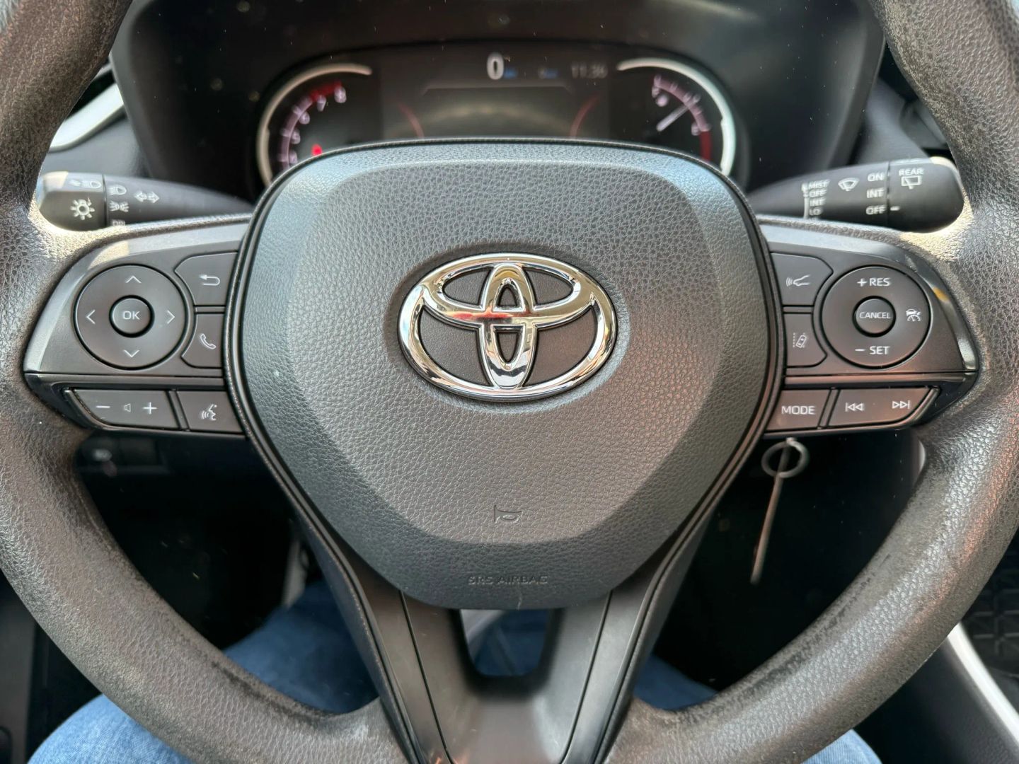 2023 Toyota RAV4 LE - Photo 10