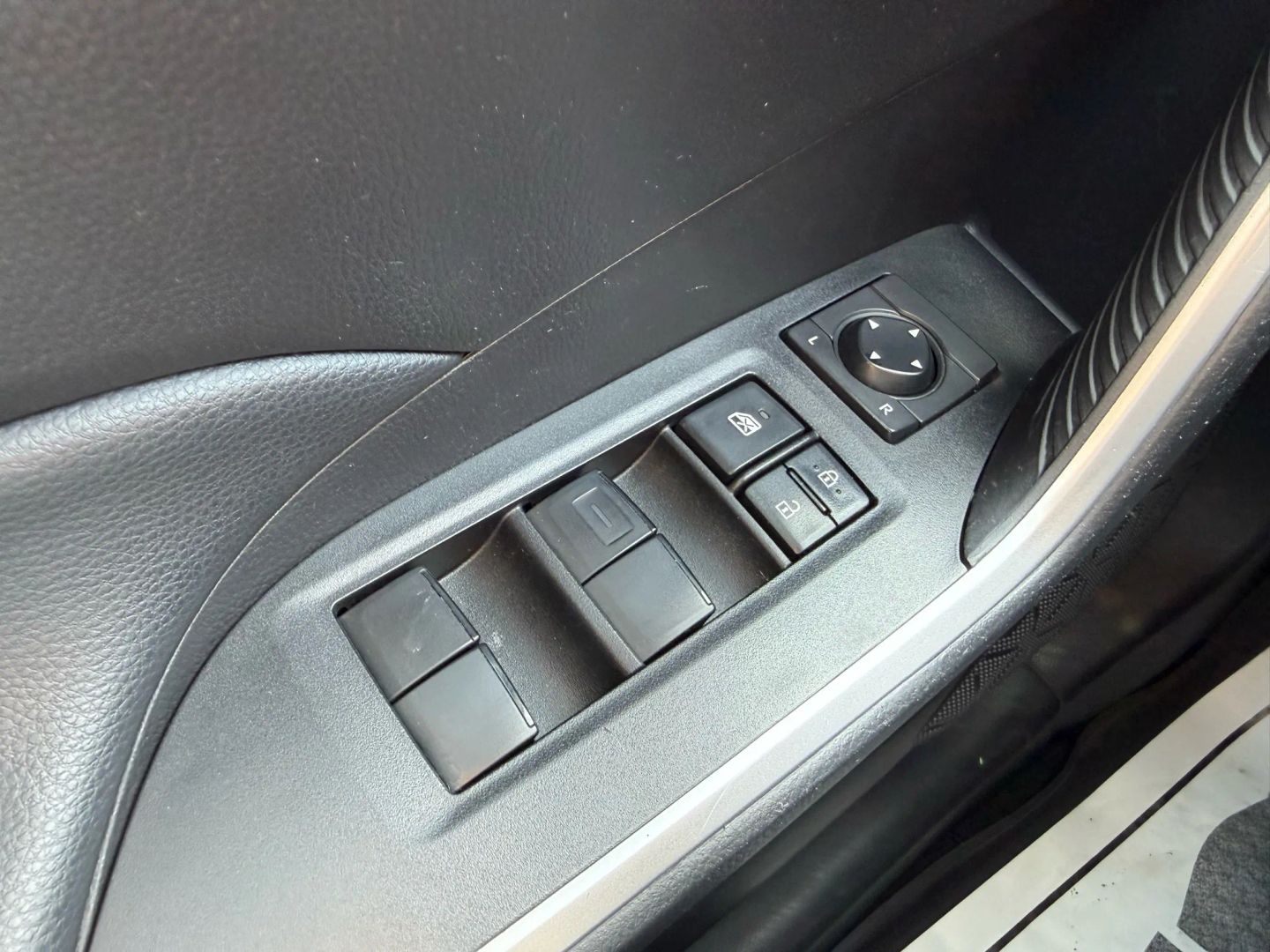 2023 Toyota RAV4 LE - Photo 12