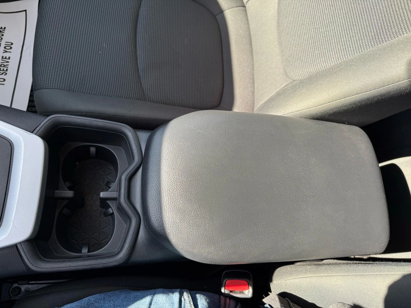 2023 Toyota RAV4 LE - Photo 19