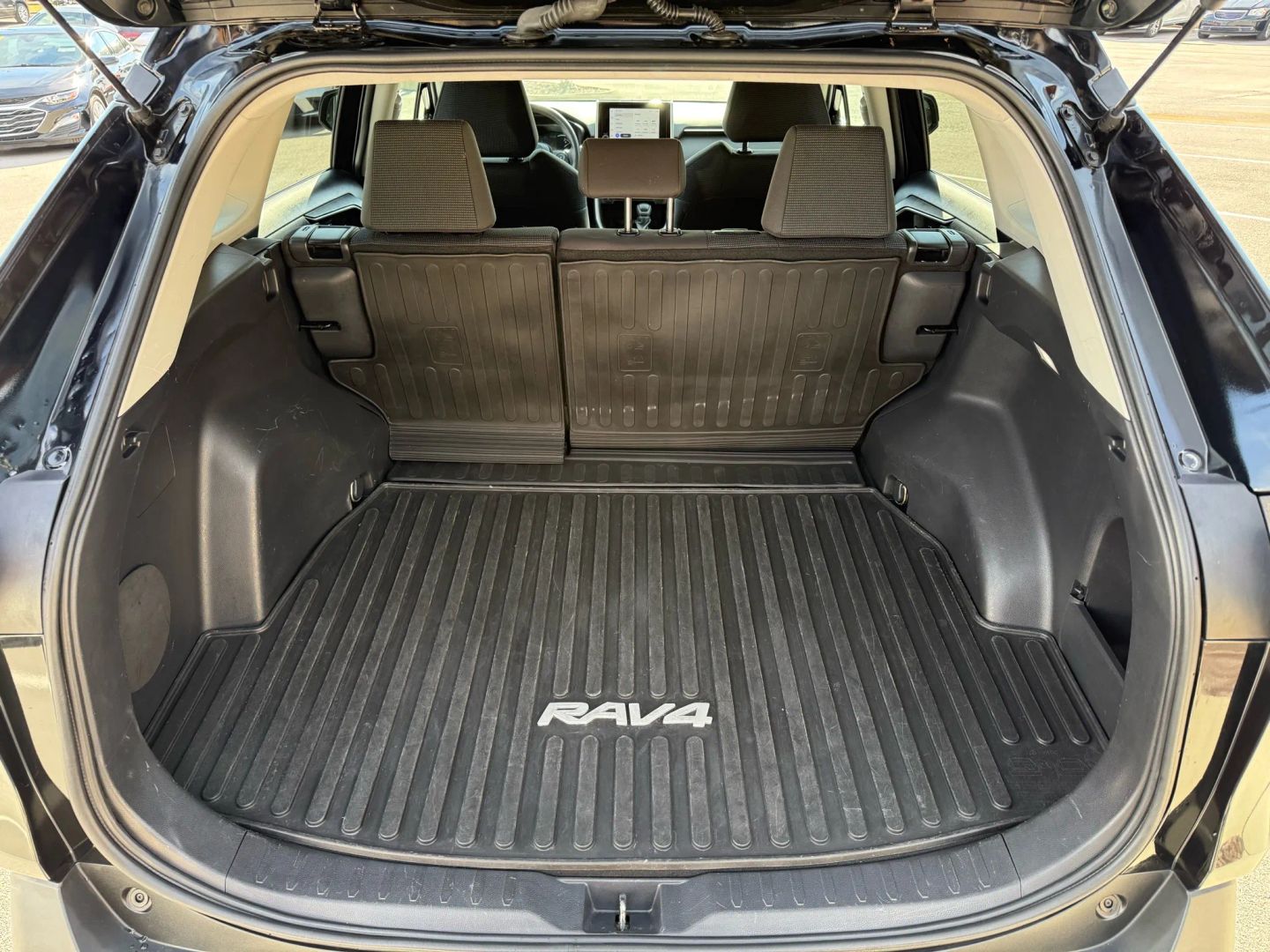 2023 Toyota RAV4 LE - Photo 26