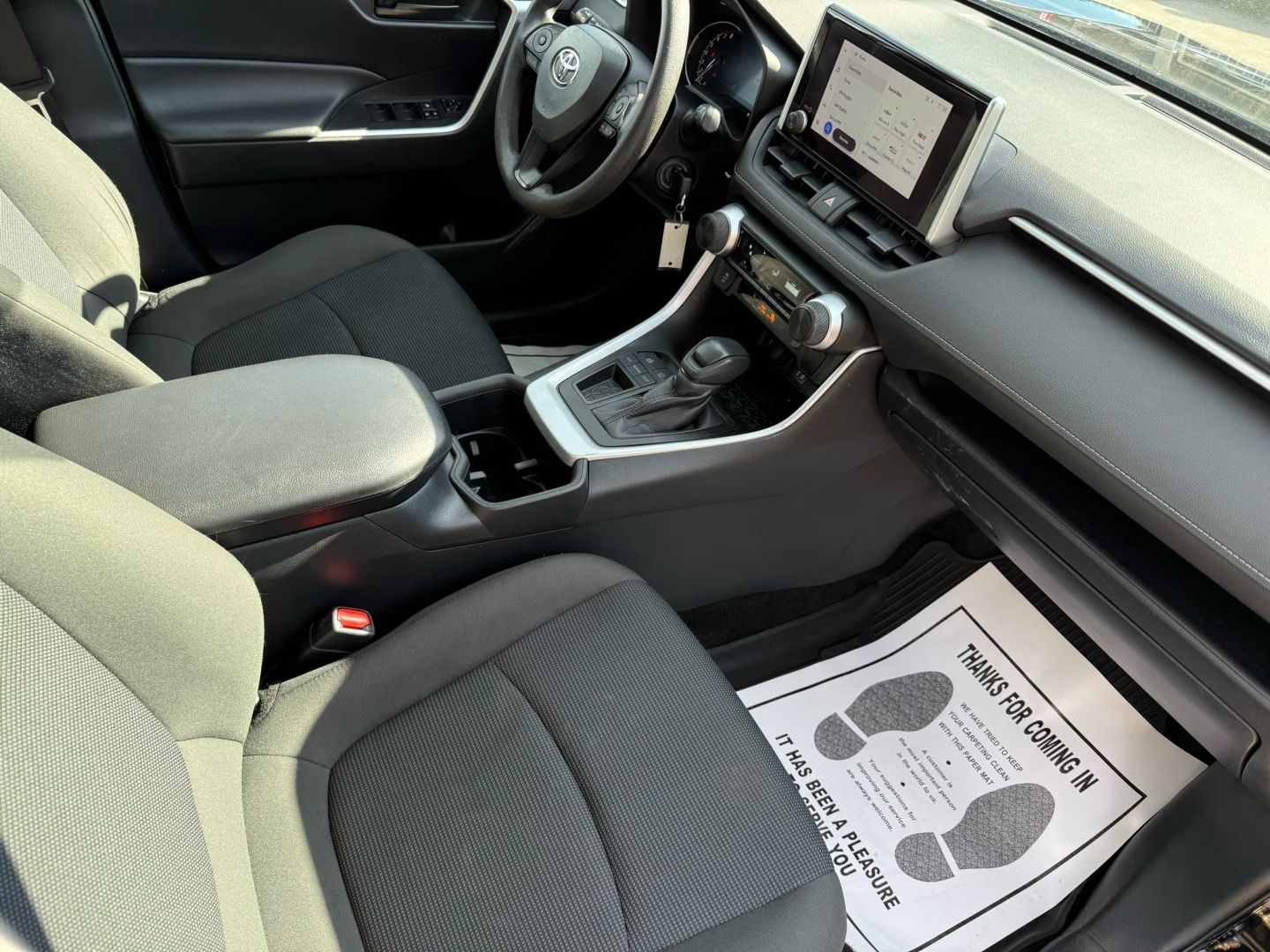 2023 Toyota RAV4 LE - Photo 28