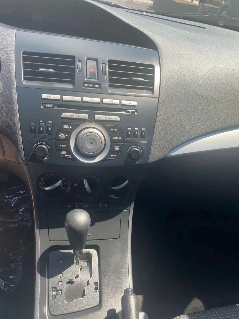 2013 Mazda MAZDA3 i SV - Photo 11