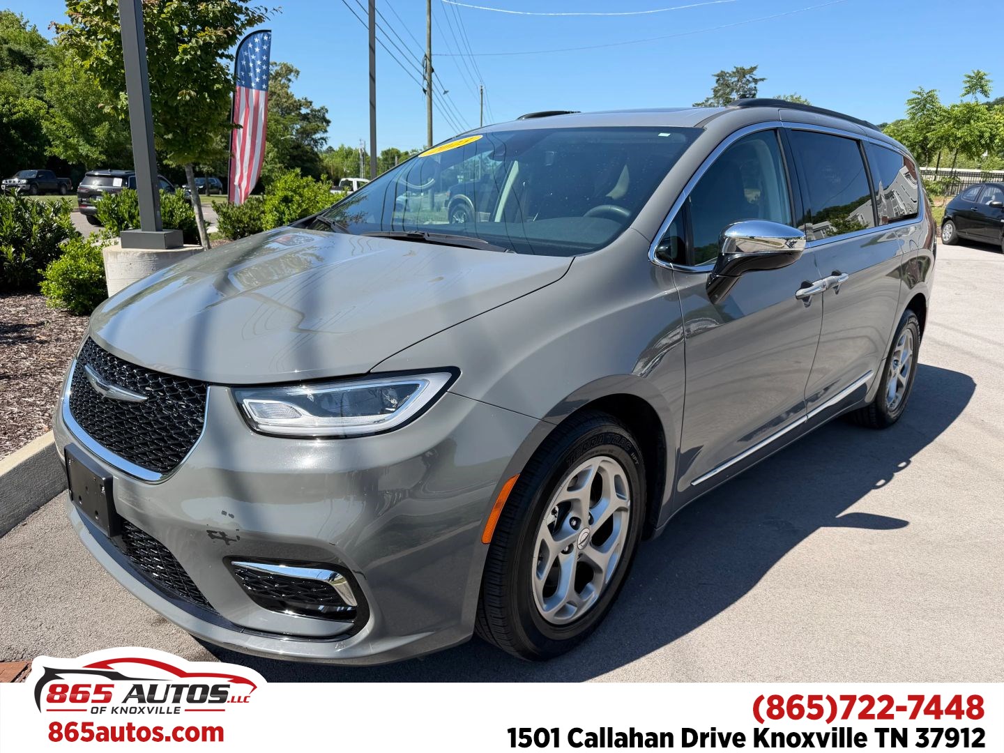 2023 Chrysler Pacifica Limited's photo