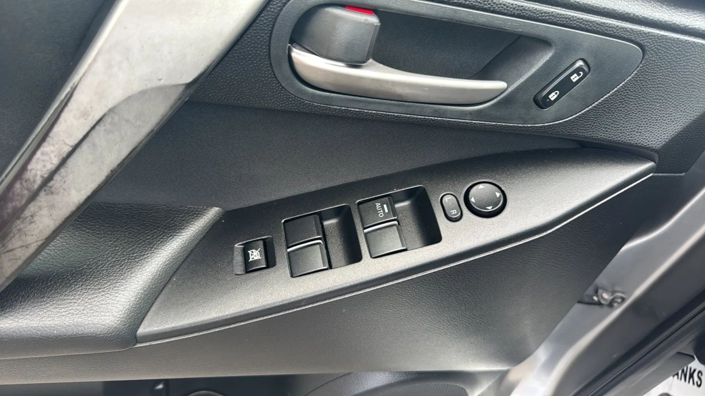 2010 Mazda MAZDA3 s Sport - Photo 10