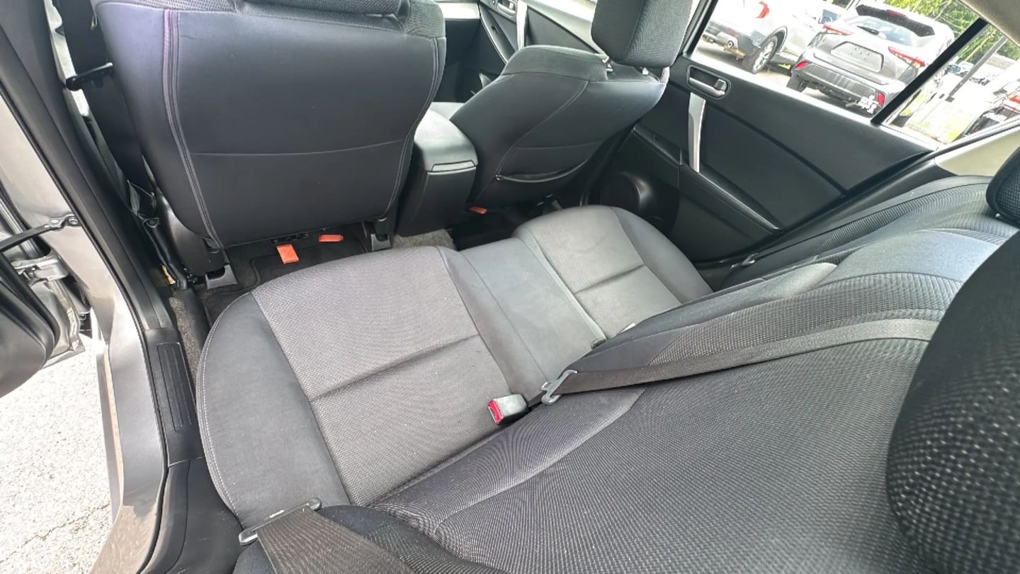 2010 Mazda MAZDA3 s Sport - Photo 19