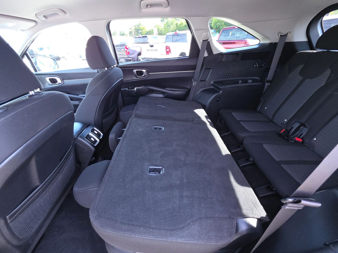 Photo 27 of this Kia Sorento