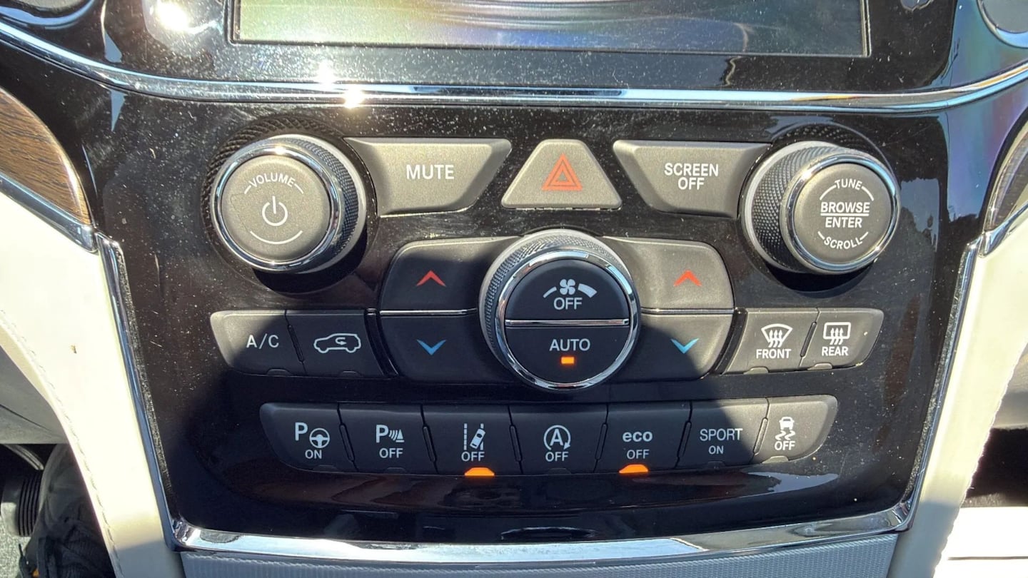 Photo 14 of this Jeep Grand Cherokee