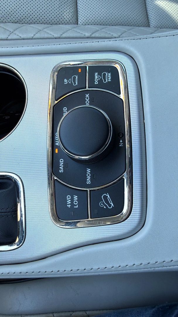 Photo 16 of this Jeep Grand Cherokee