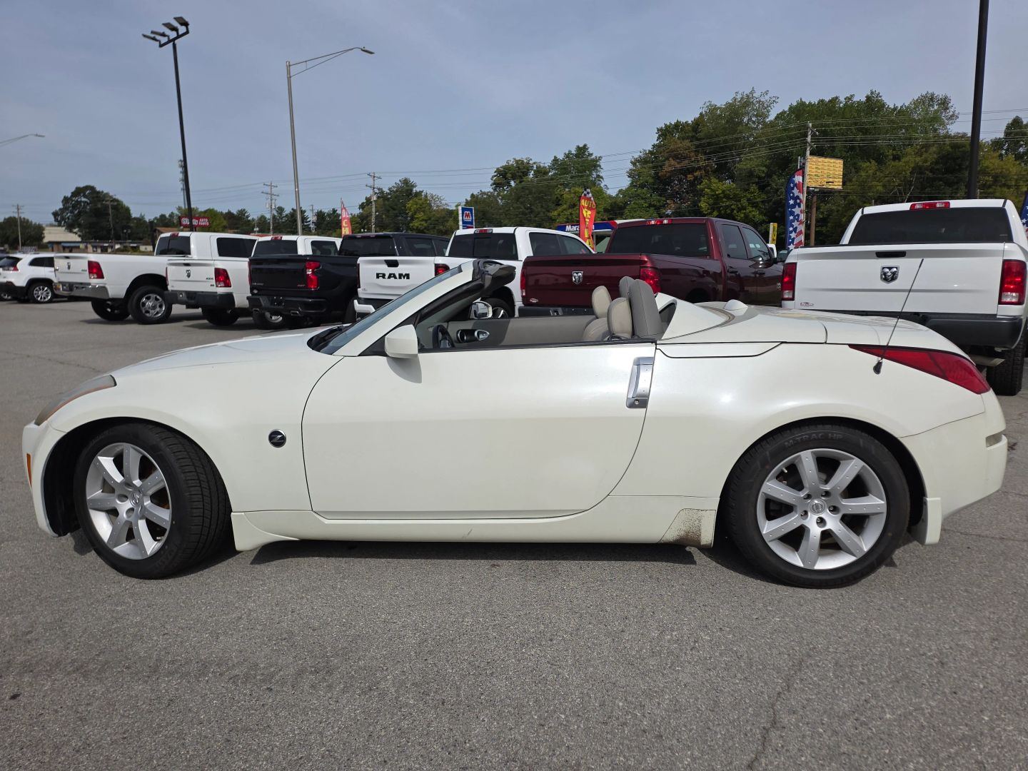 Photo 2 of this Nissan 350Z