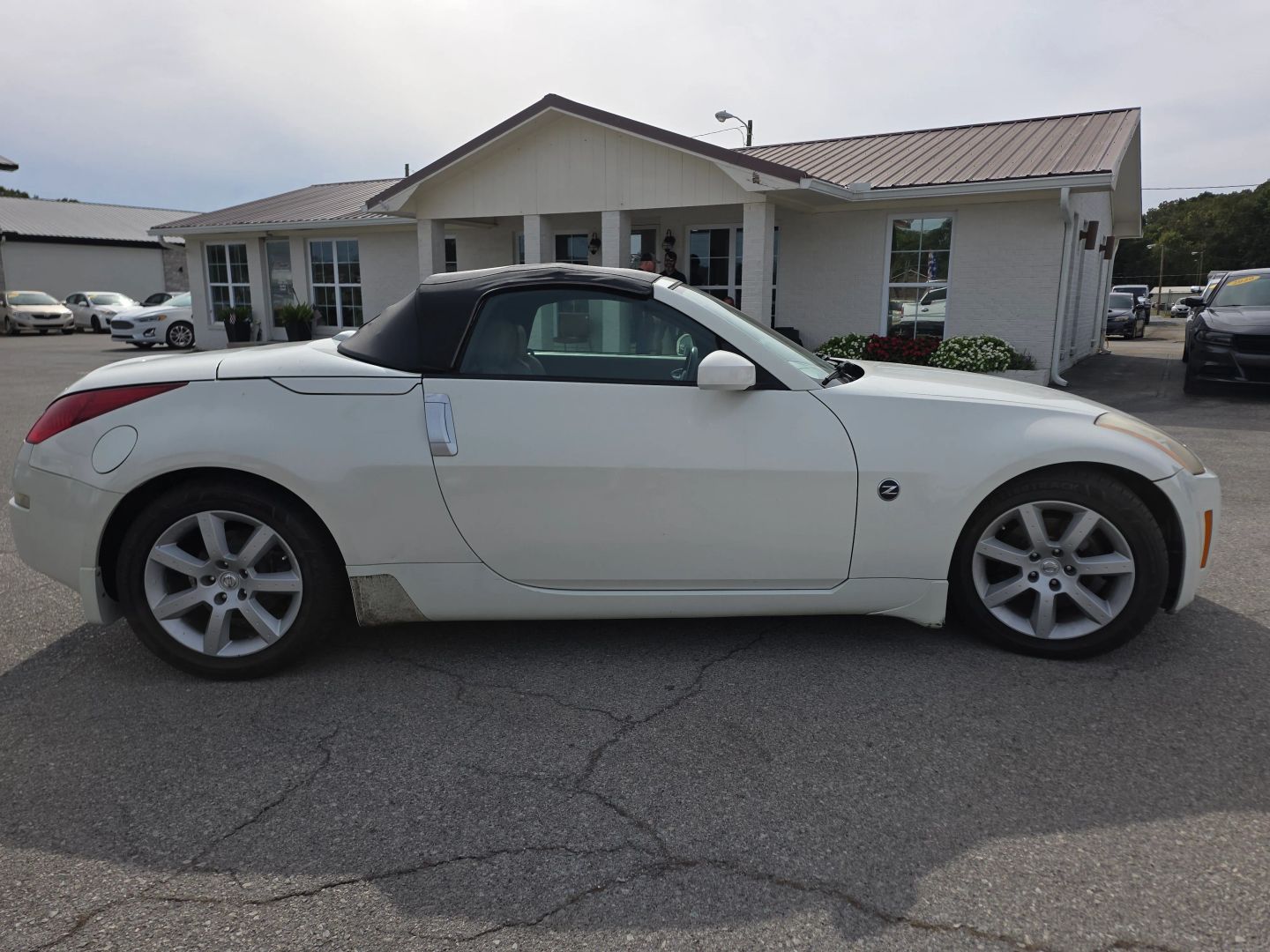 Photo 13 of this Nissan 350Z