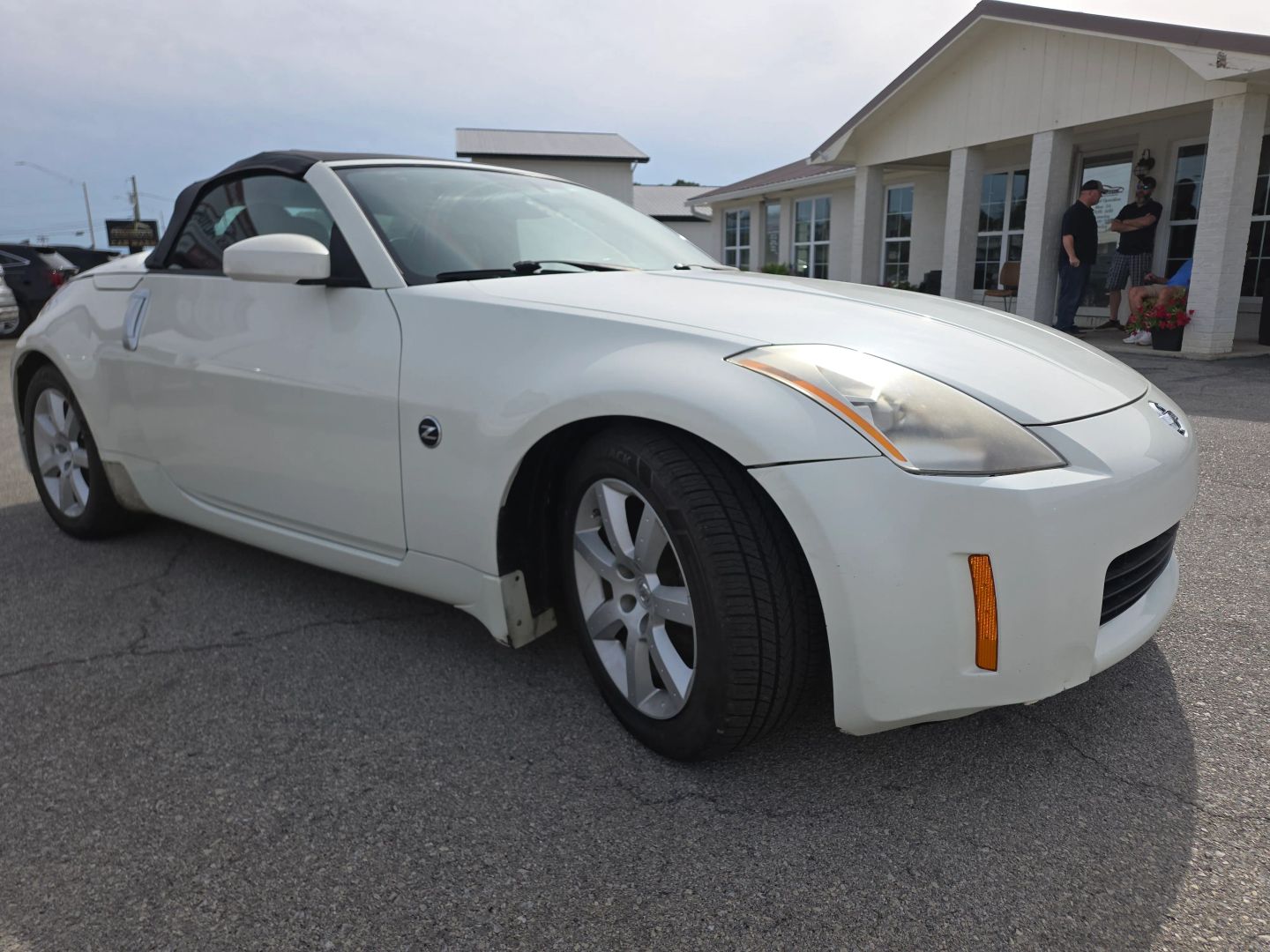 Photo 14 of this Nissan 350Z