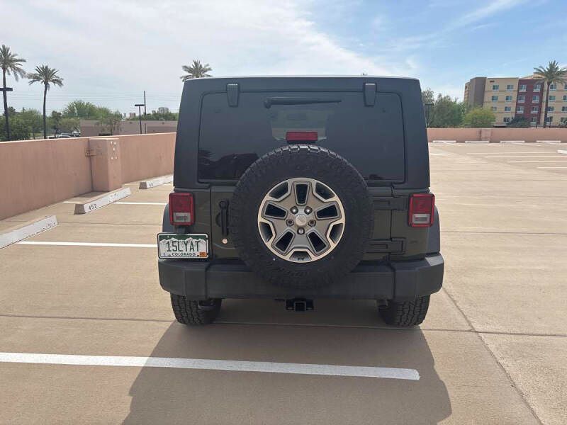 Image 6 of 2015-Jeep-Wrangler-Unlimited-Rubicon