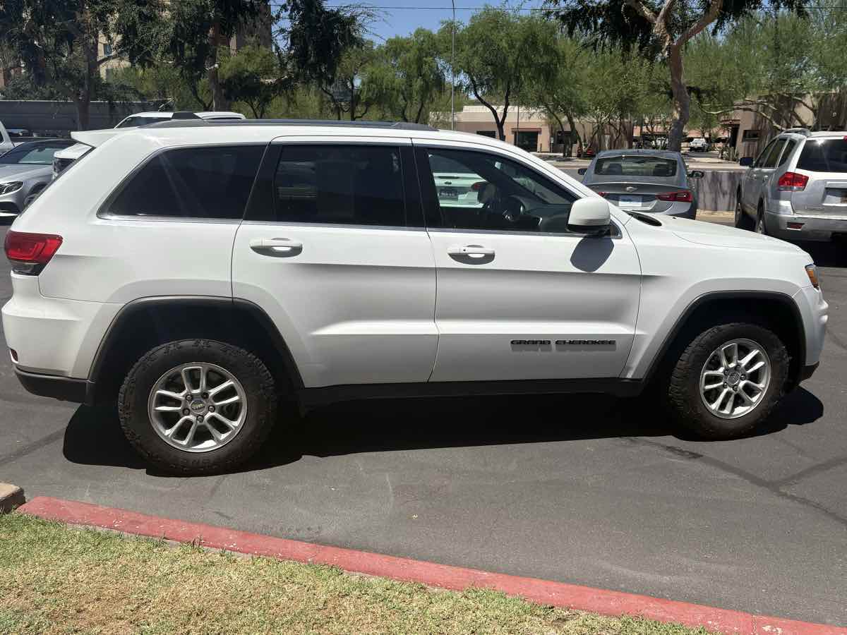 Image 6 of 2018-Jeep-Grand-Cherokee-Laredo-E