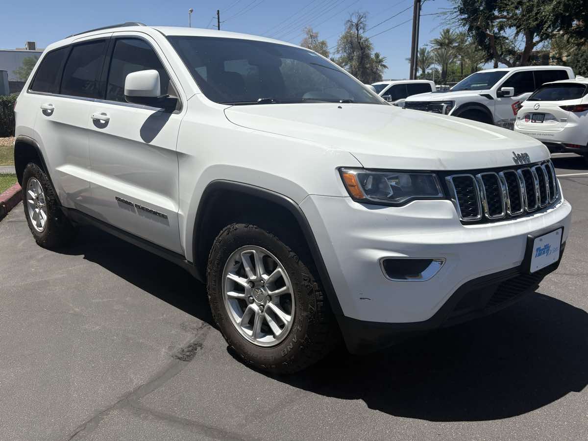 Image 7 of 2018-Jeep-Grand-Cherokee-Laredo-E