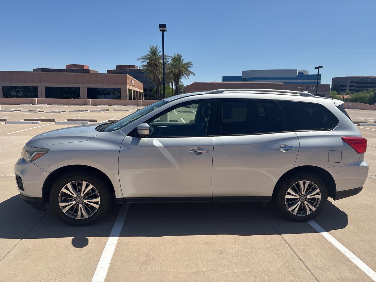Image 3 of 2019-Nissan-Pathfinder-SL