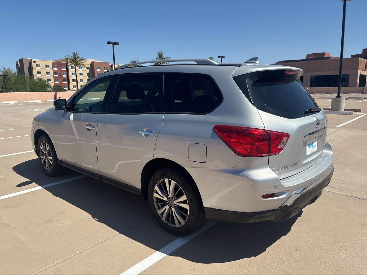 Image 5 of 2019-Nissan-Pathfinder-SL