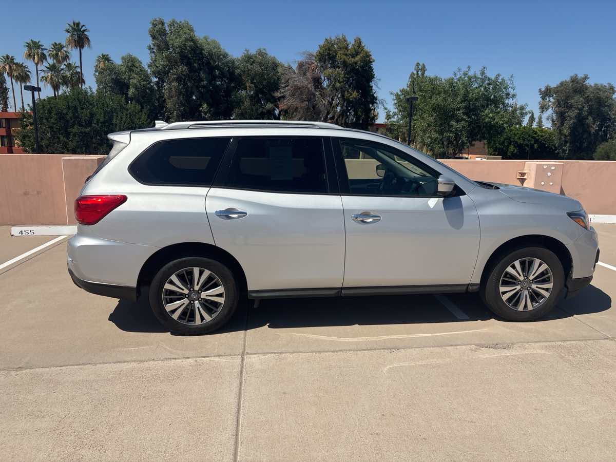 Image 8 of 2019-Nissan-Pathfinder-SL