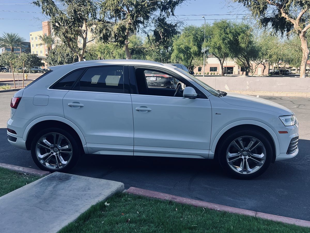 2016 Audi Q3 Prestige photo 2