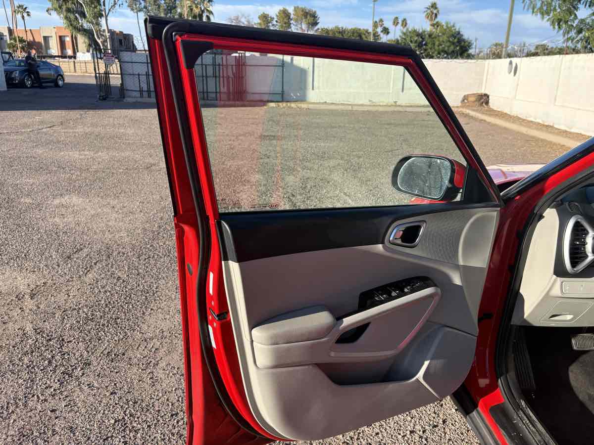 2020 Kia Soul LX - Photo 12