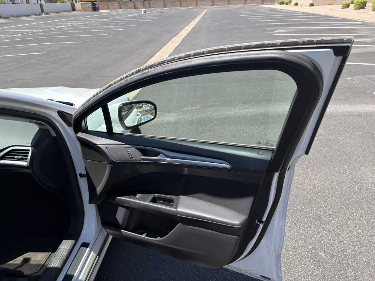 2015 Ford Fusion SE - Photo 25