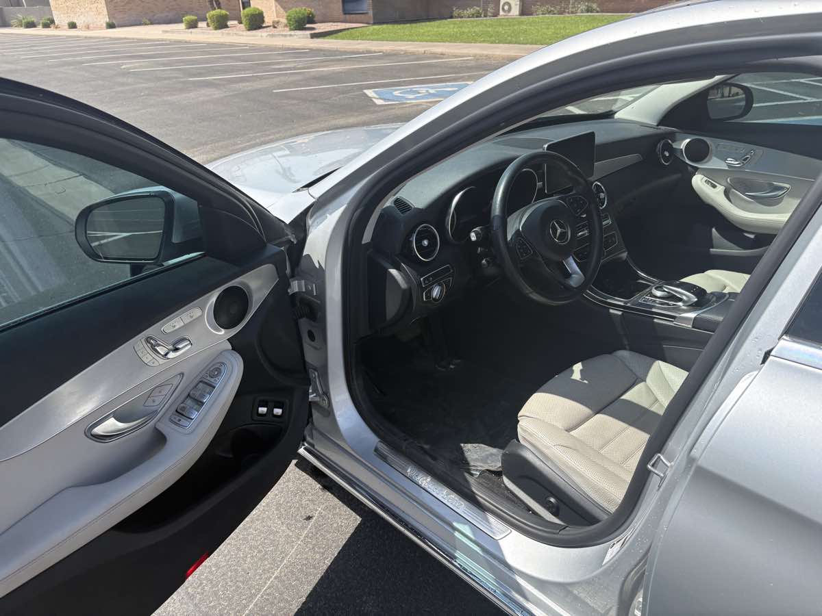 Mercedes-Benz c photo 12
