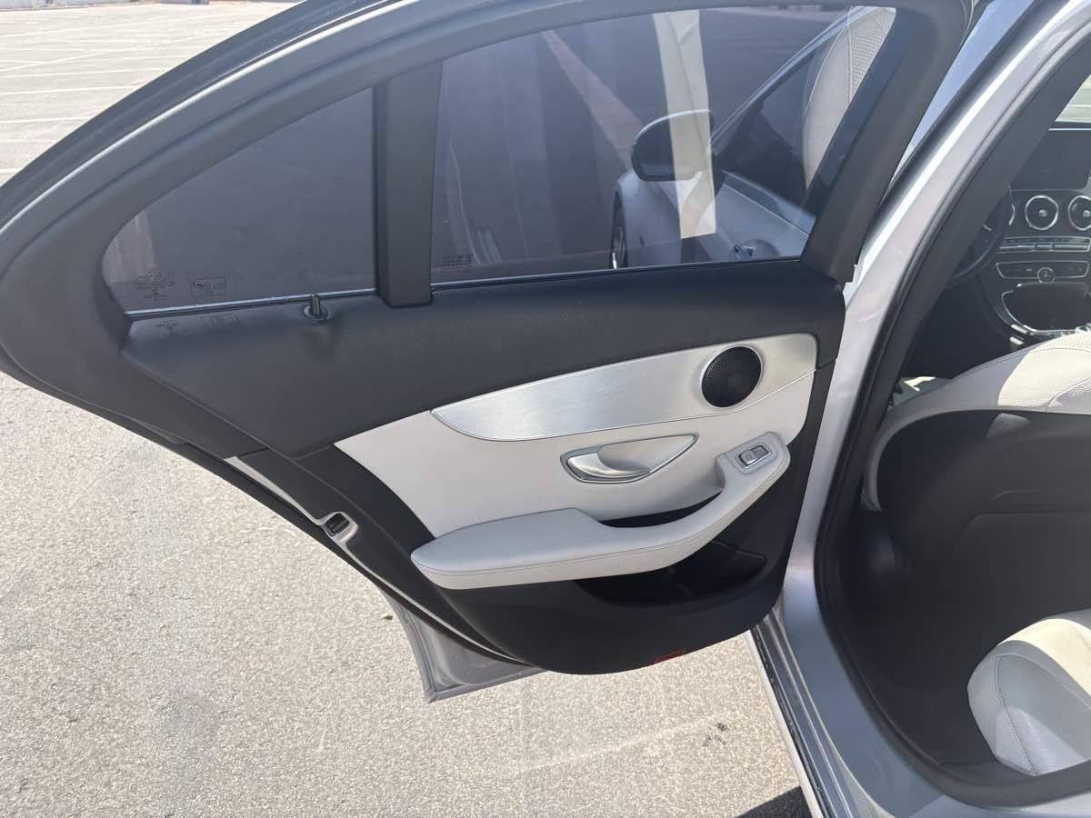 Mercedes-Benz c photo 14