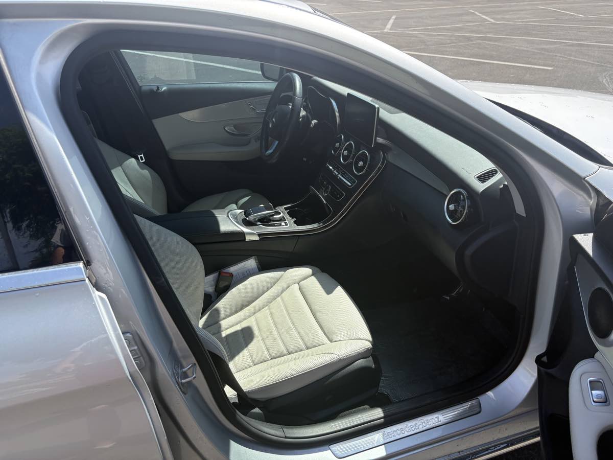 Mercedes-Benz c photo 24