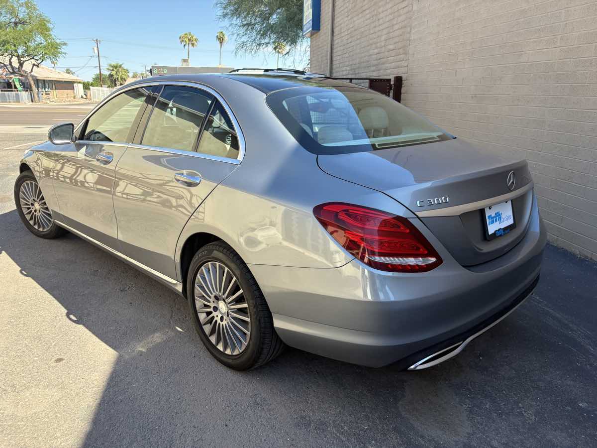 Mercedes-Benz C300 photo 4