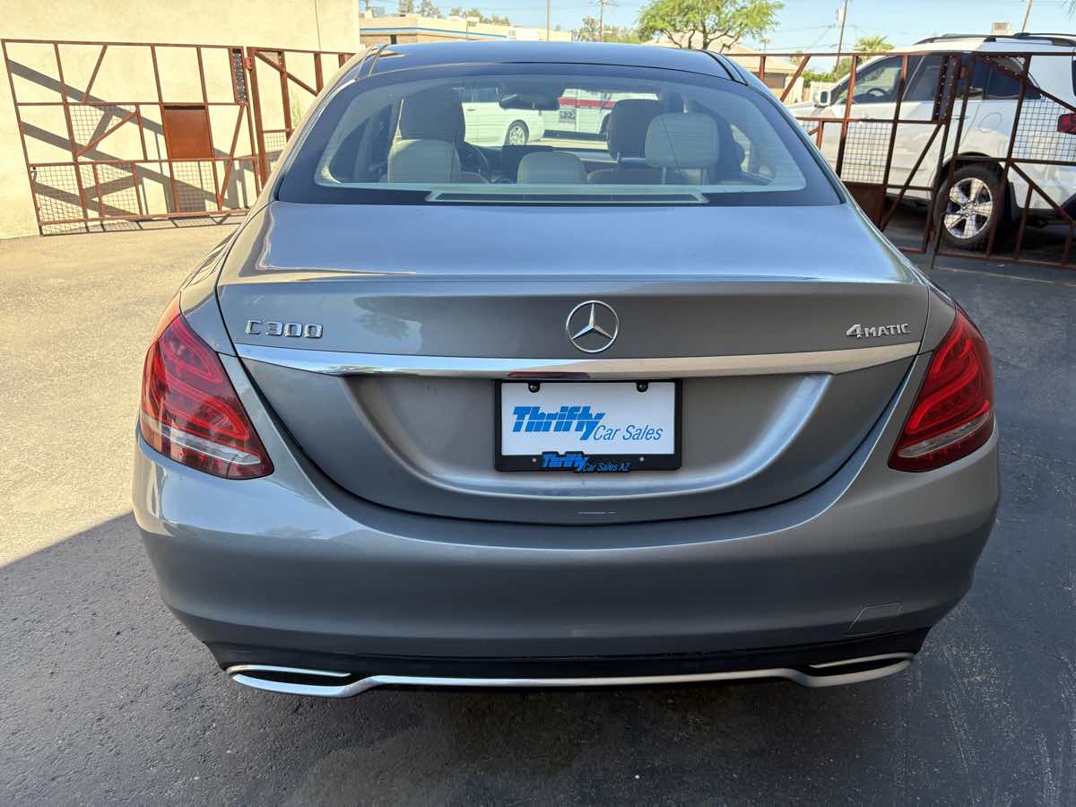 Mercedes-Benz C300 photo 5